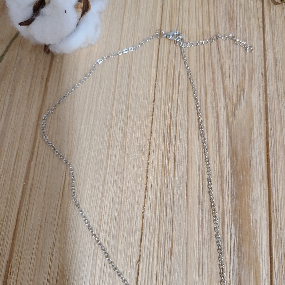 💜💜NEW💜💜PRECIOUS!! HELLO KITTY NECKLACE in SILVER 💜💜 - Picture 8 of 9